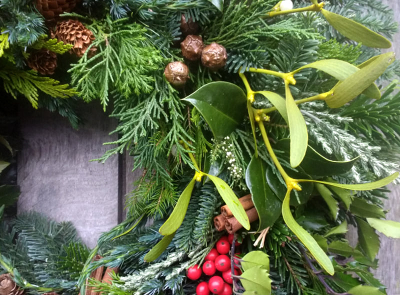 Natural Christmas Wreath with Mistletoe copyright www.GallowayFlowers.co.uk