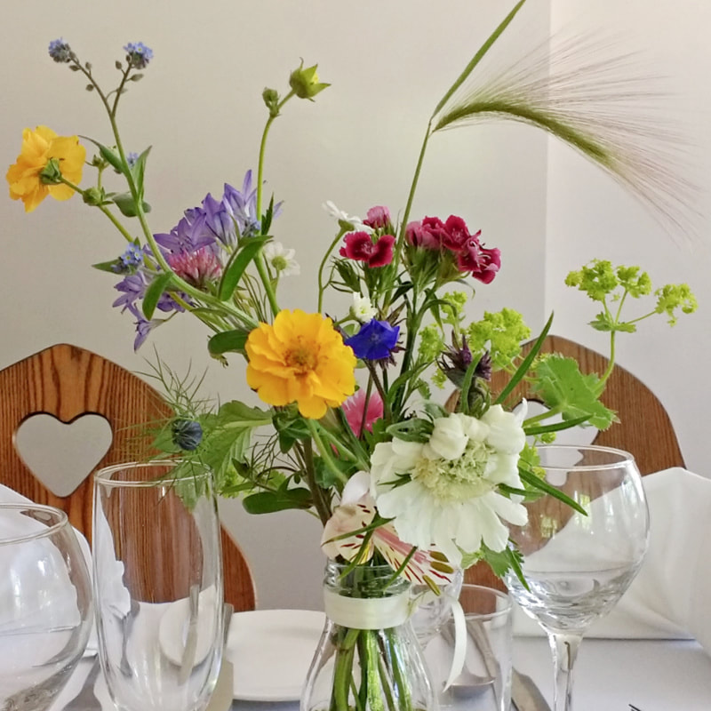 simply styled wedding flowers, locally grown wedding flowers, flowers for gretna green weddings, wildflower wedding at gretna green